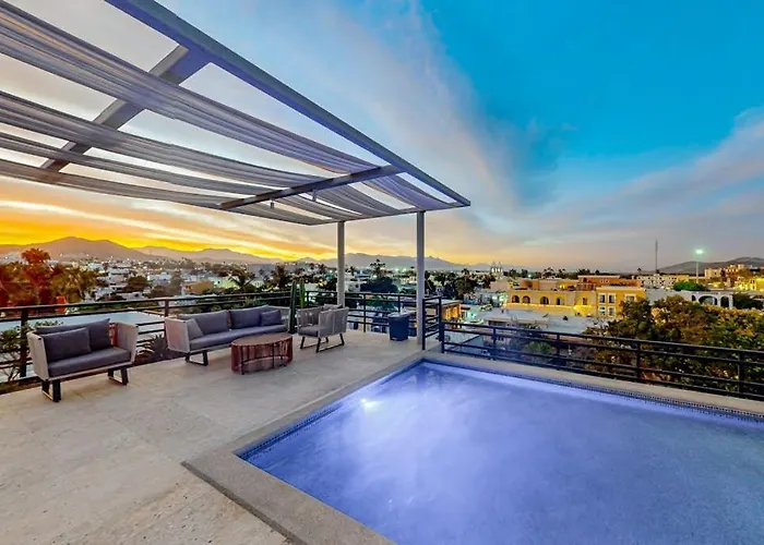 Downtown With Great Views, Shared Pool, Hot Tub, & Grill