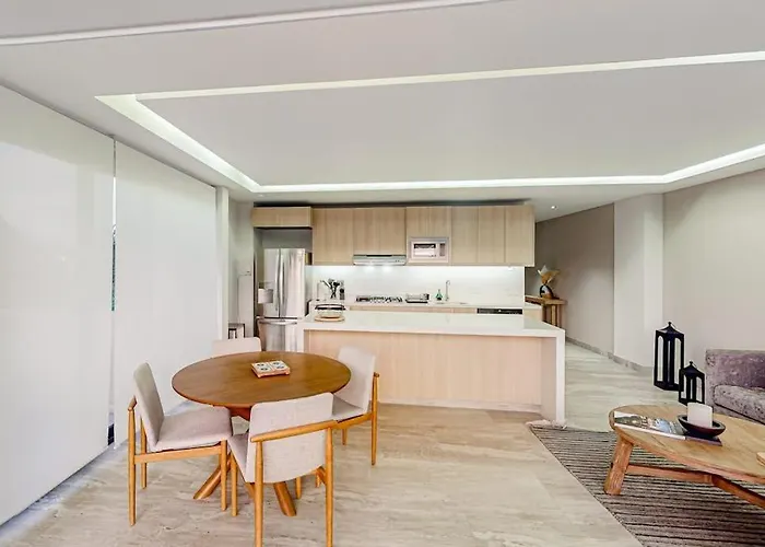 Сasa de vacaciones Downtown With Great Views, Shared Pool, Hot Tub, & Grill *