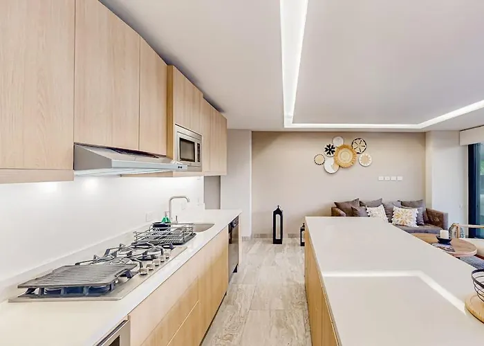 Сasa de vacaciones Downtown With Great Views, Shared Pool, Hot Tub, & Grill *