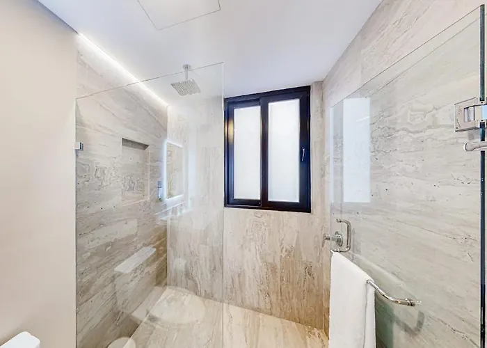 Сasa de vacaciones Downtown With Great Views, Shared Pool, Hot Tub, & Grill *