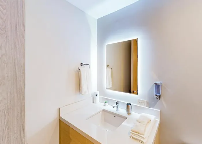 Downtown With Great Views, Shared Pool, Hot Tub, & Grill * San José del Cabo