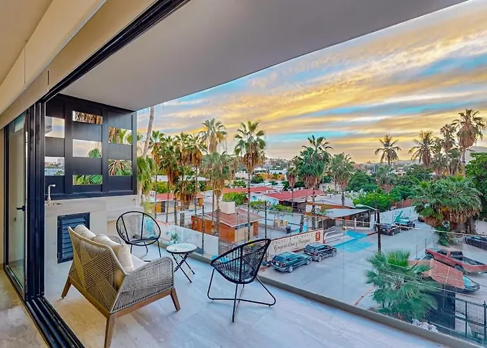 Downtown With Great Views, Shared Pool, Hot Tub, & Grill Сasa de vacaciones San José del Cabo