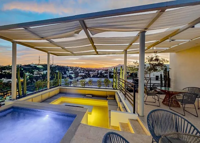Downtown With Great Views, Shared Pool, Hot Tub, & Grill Сasa de vacaciones San José del Cabo