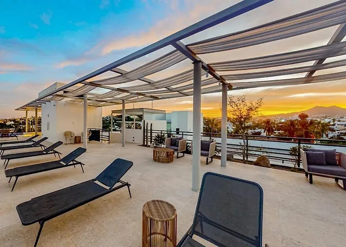 Downtown With Great Views, Shared Pool, Hot Tub, & Grill * San José del Cabo
